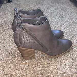 Medium gray healed booties